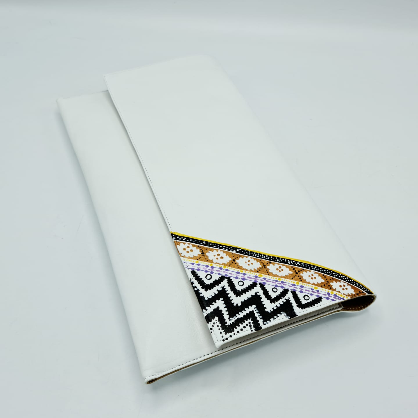 Balerini cu motive traditionale din piele naturala N107