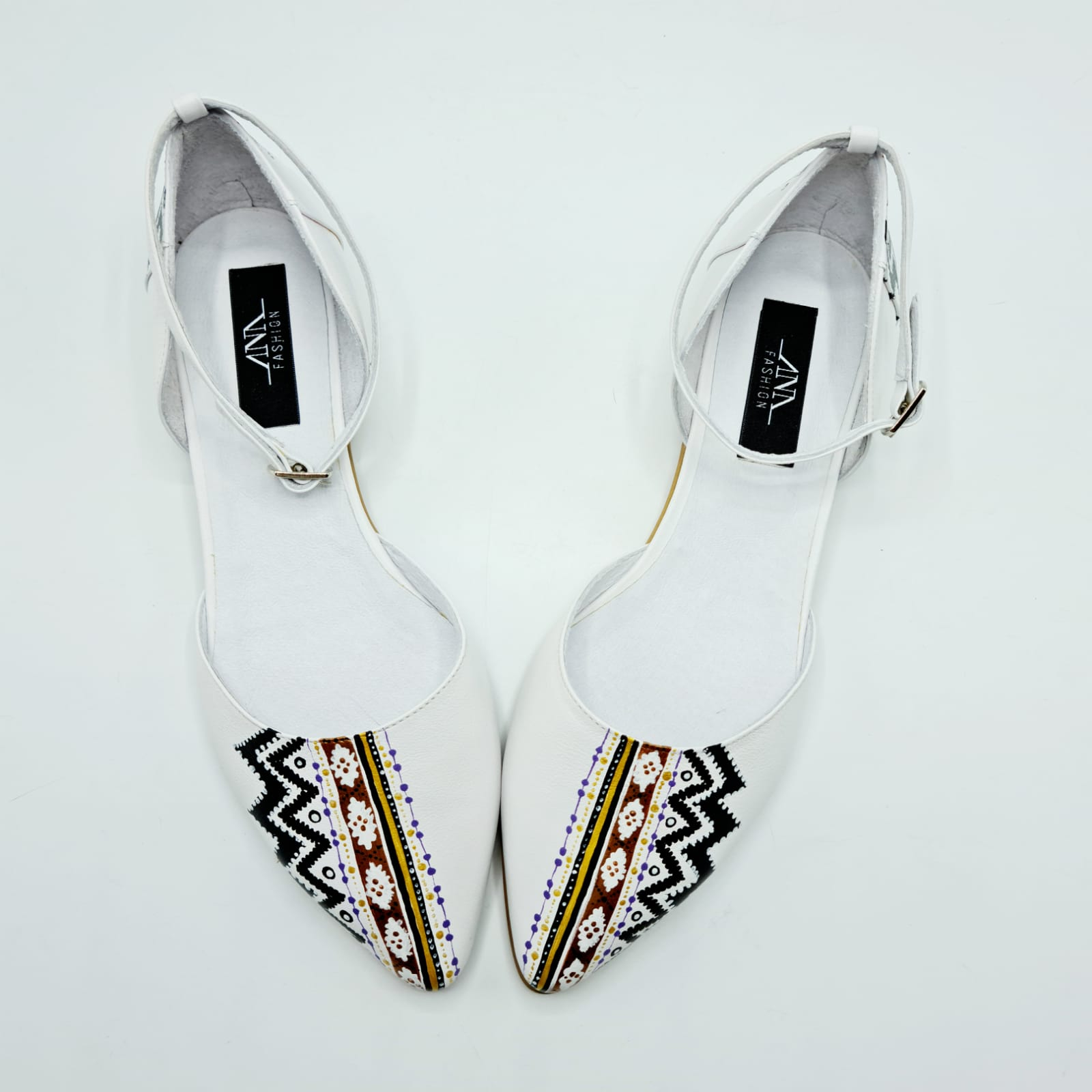 Balerini cu motive traditionale din piele naturala N107