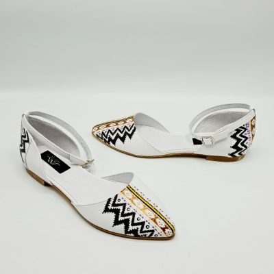 Balerini cu motive traditionale din piele naturala N107