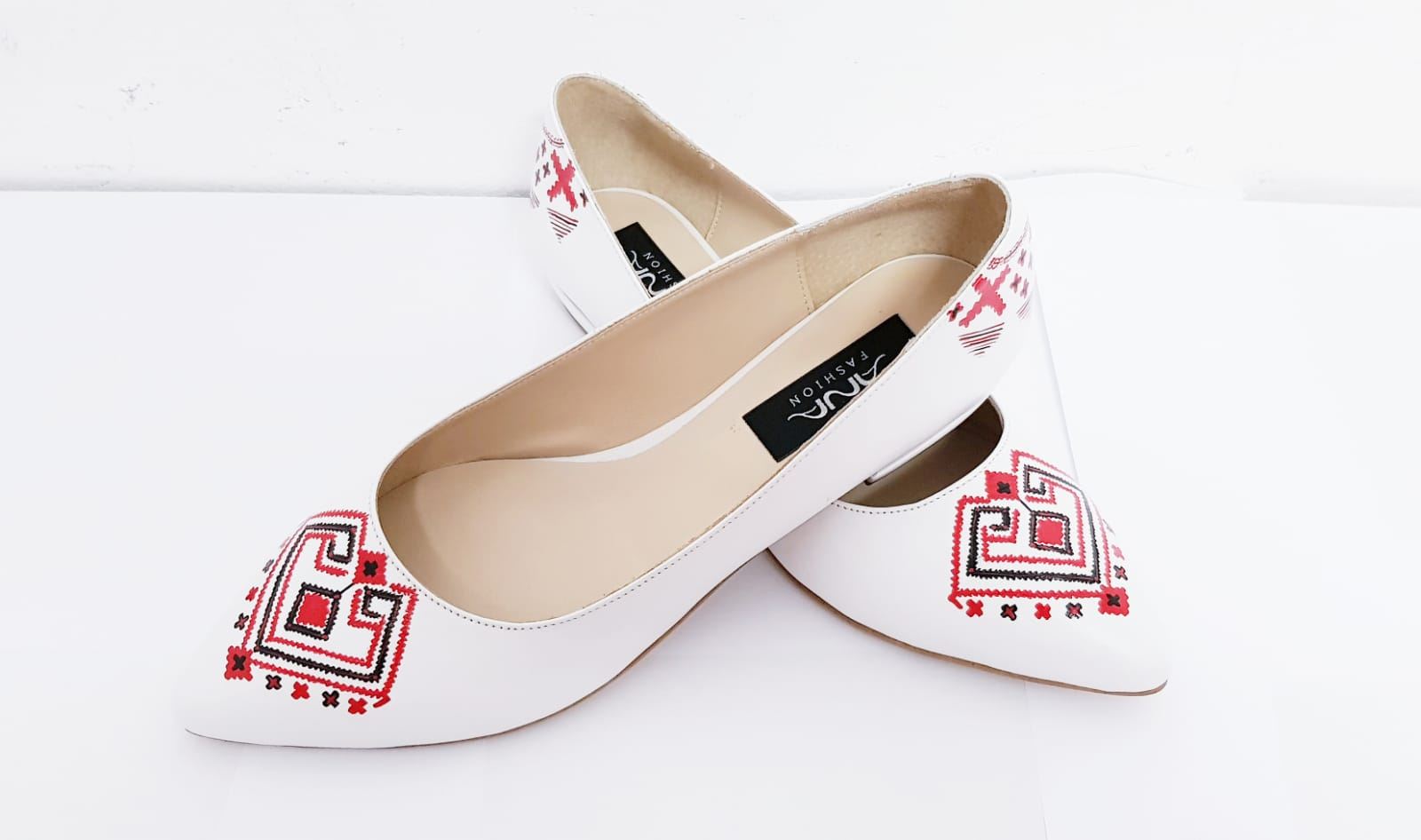 Balerini piele pictati cu motive traditionale