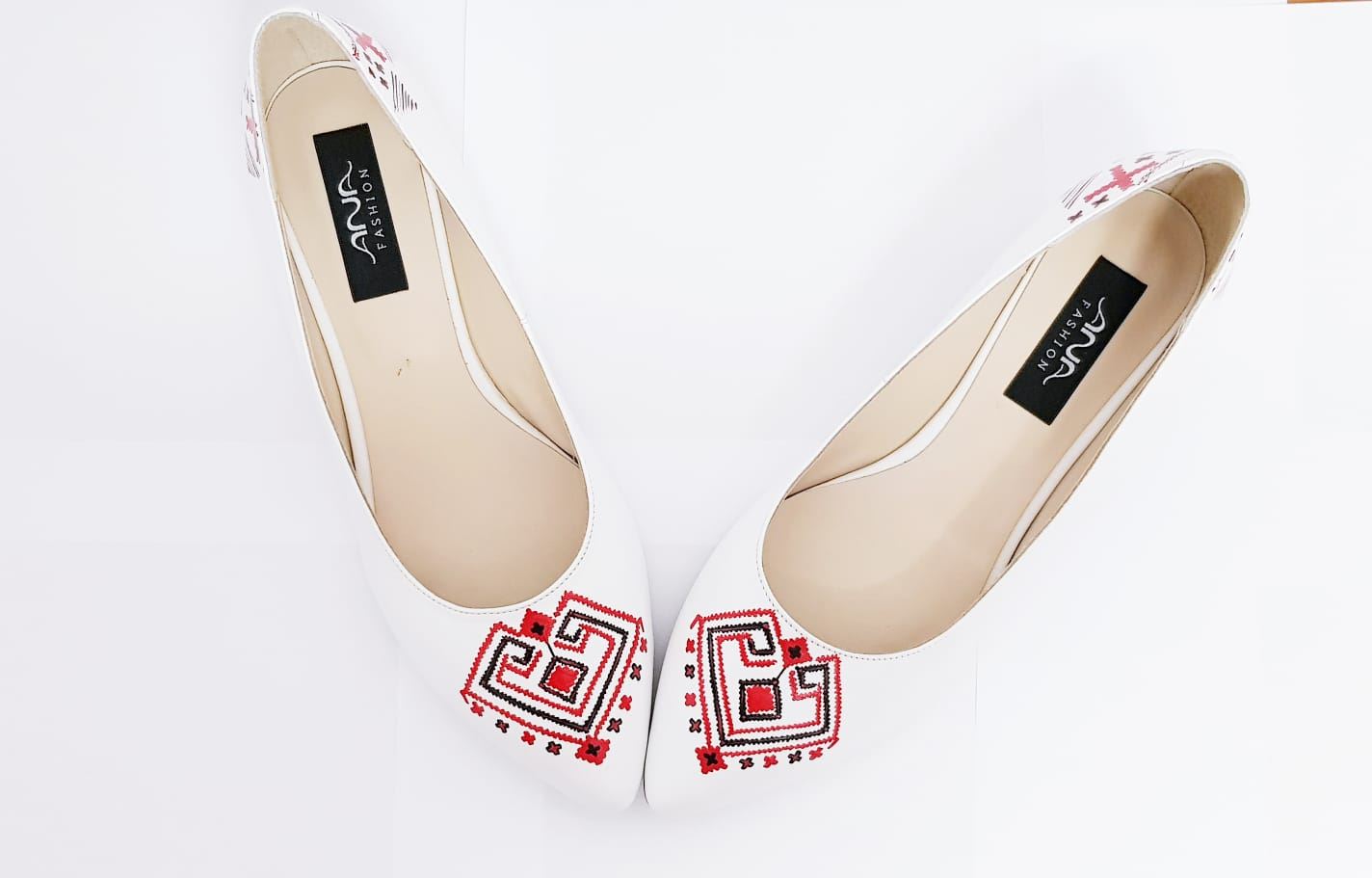 Balerini piele pictati cu motive traditionale