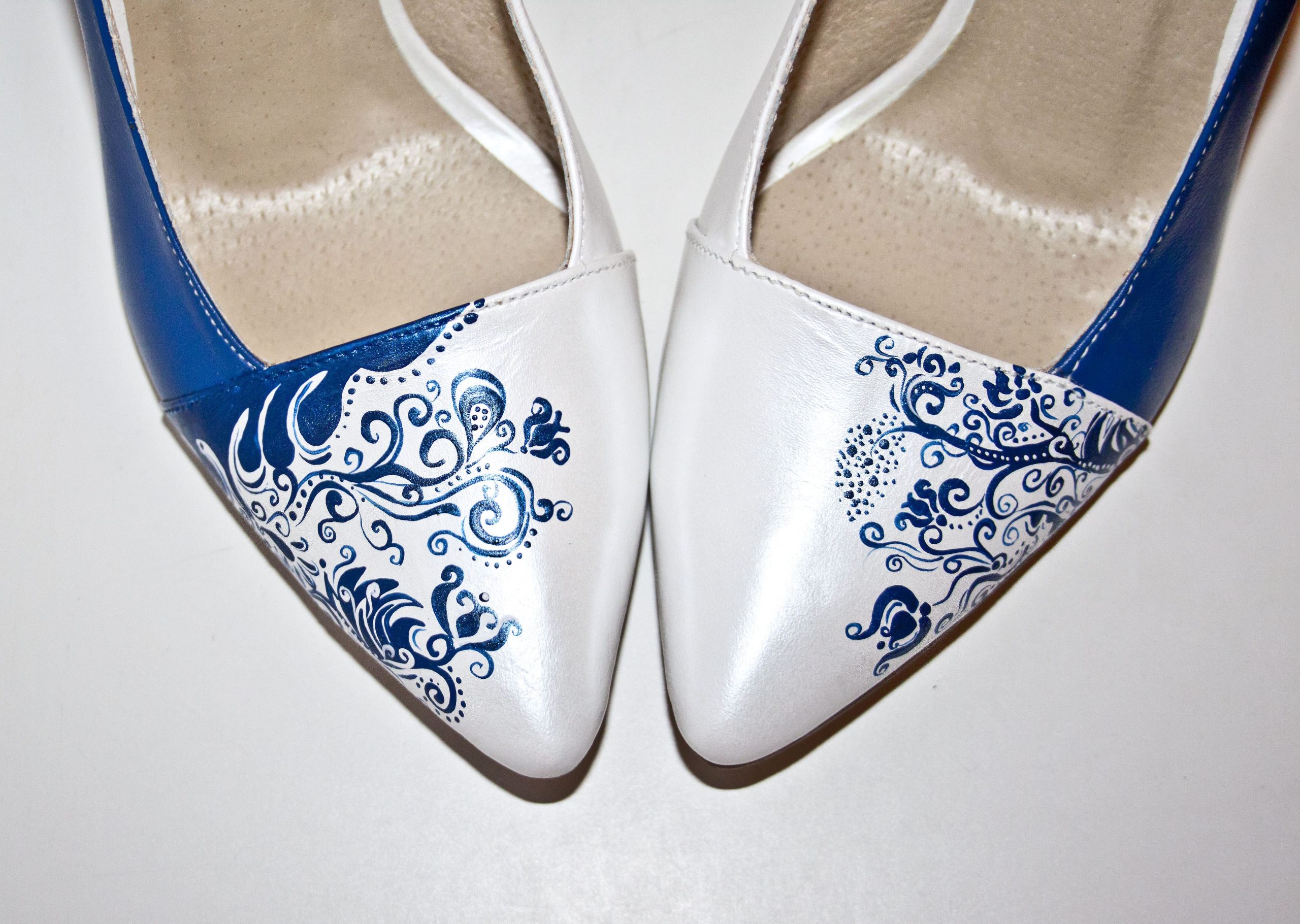 Pantofi pictati manual Blue Stiletto C107