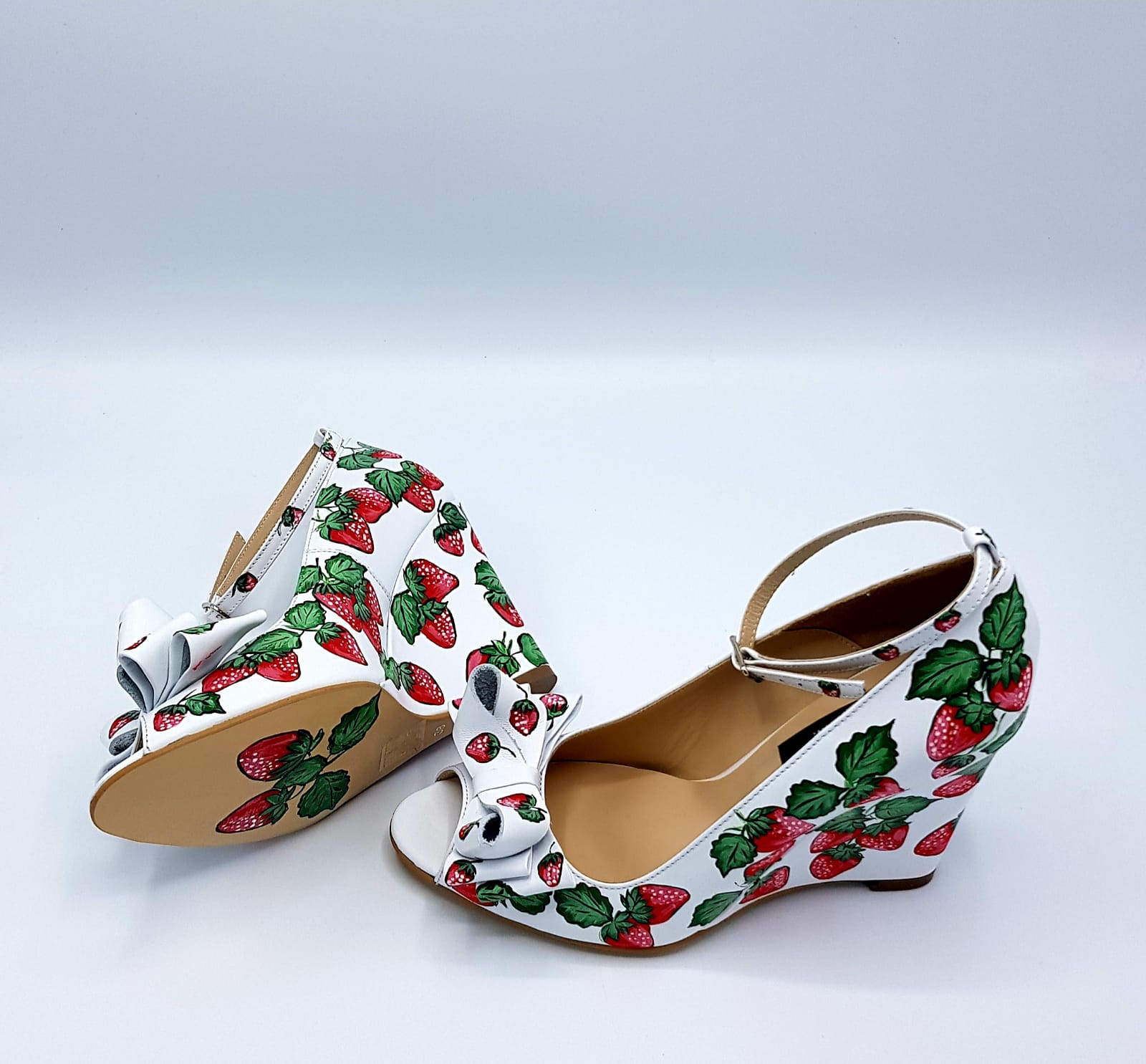 Pantofi piele pictati manual Strawberries D17