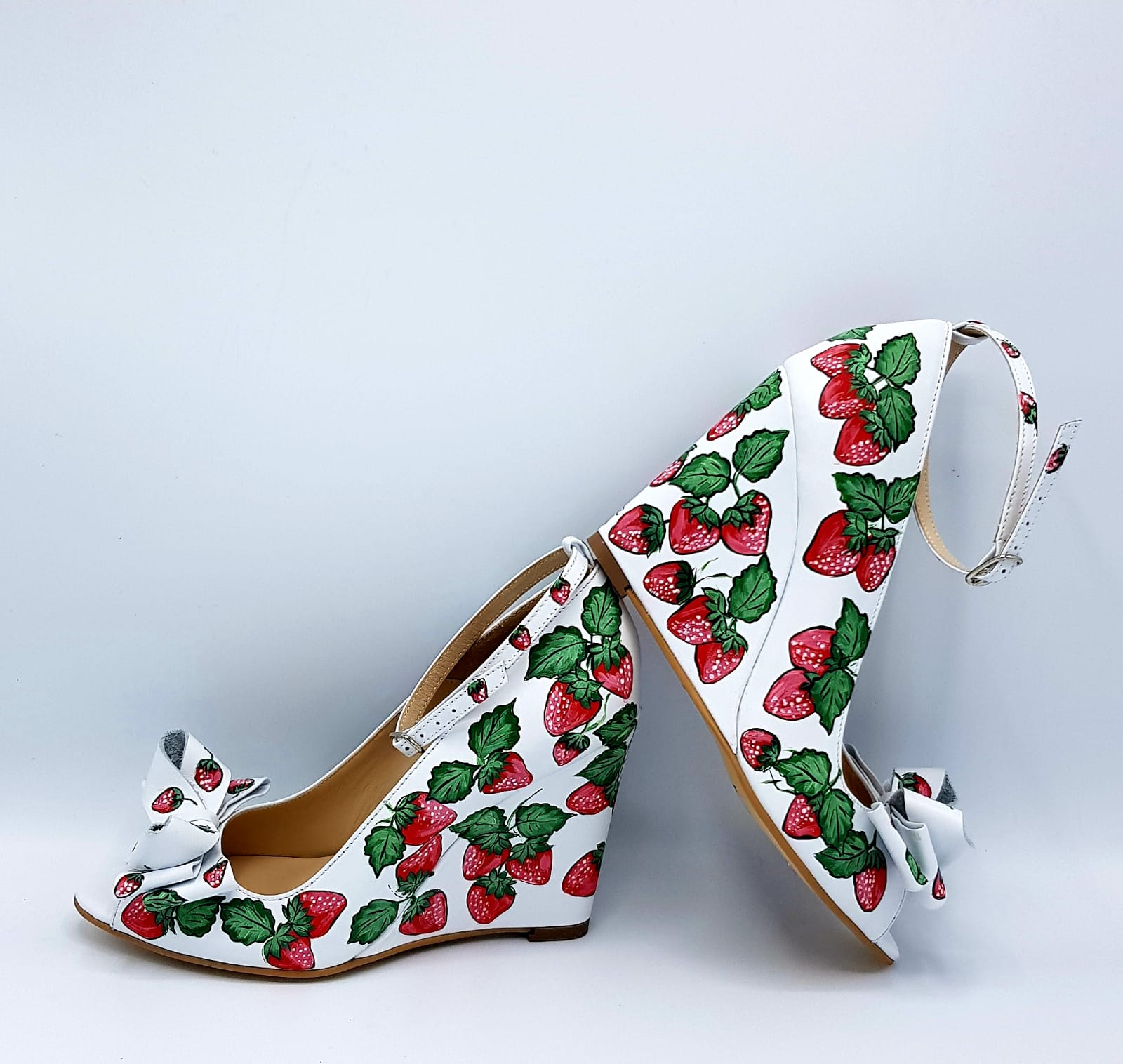 Pantofi piele pictati manual Strawberries D17