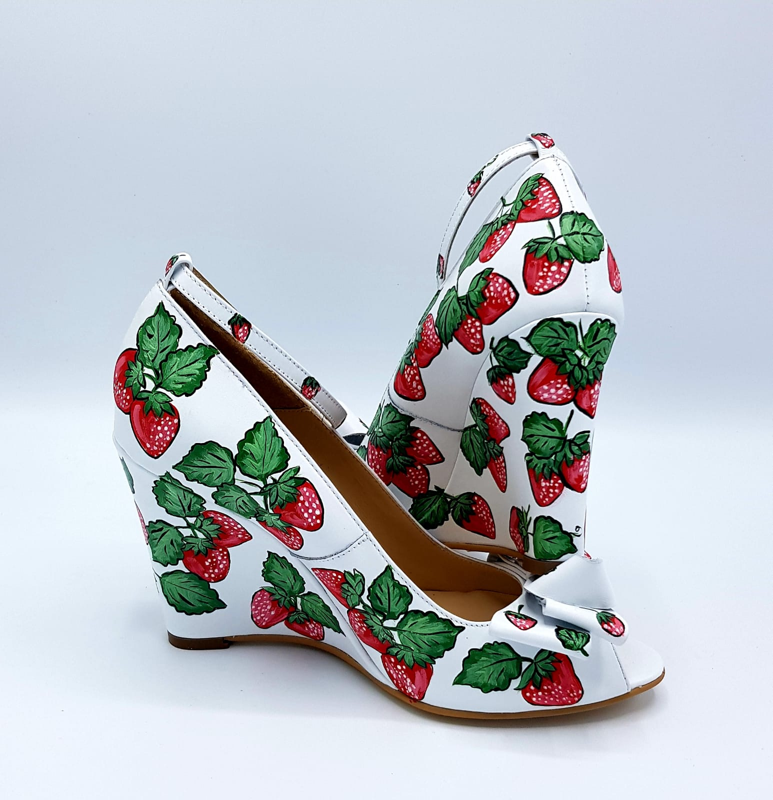 Pantofi piele pictati manual Strawberries D17