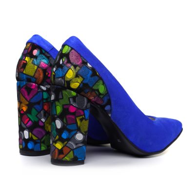 Stiletto albastru la comanda Alphea V11