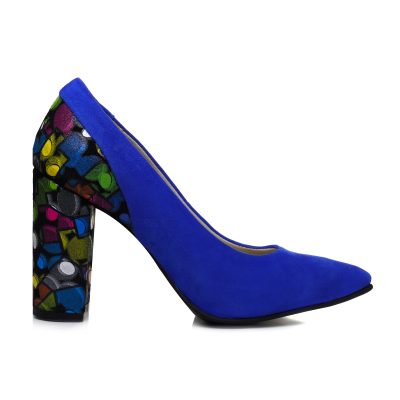 Stiletto albastru la comanda Alphea V11