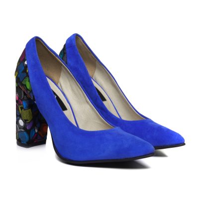 Stiletto albastru la comanda Alphea V11