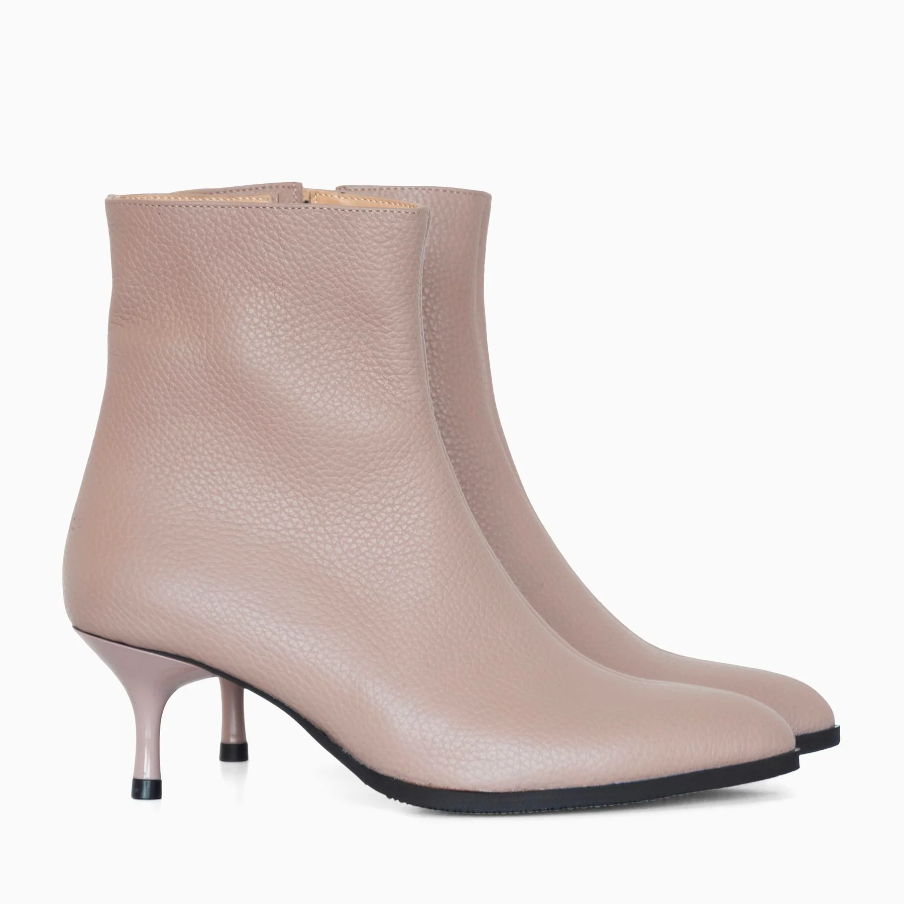 Botine la comanda grej JOY D7